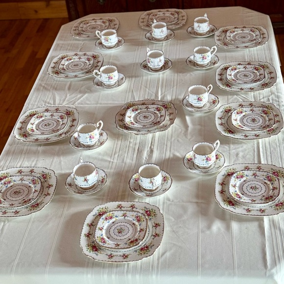 Royal Albert Petite Point English Bone China Set
10 Piece Seating - Picture 3 of 3